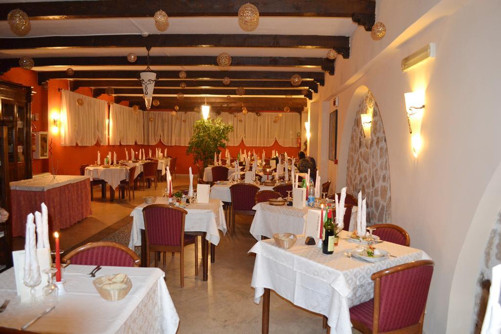 Hotel Alle Vecchie Arcate Pescasseroli Exterior foto